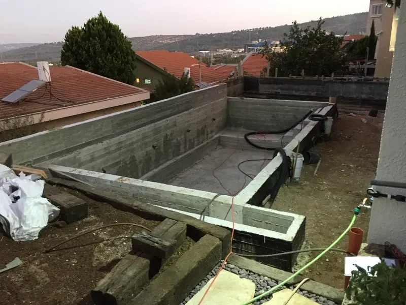 יציקת תקרת בטון לקומה שנייה