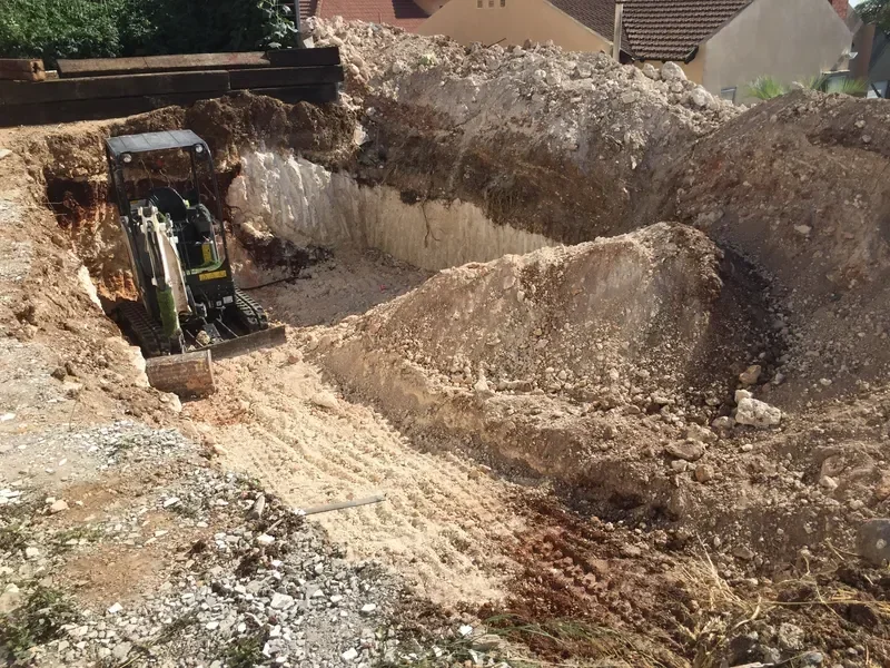 יציקת יסודות בטון מזוין — פרויקט הרצליה
